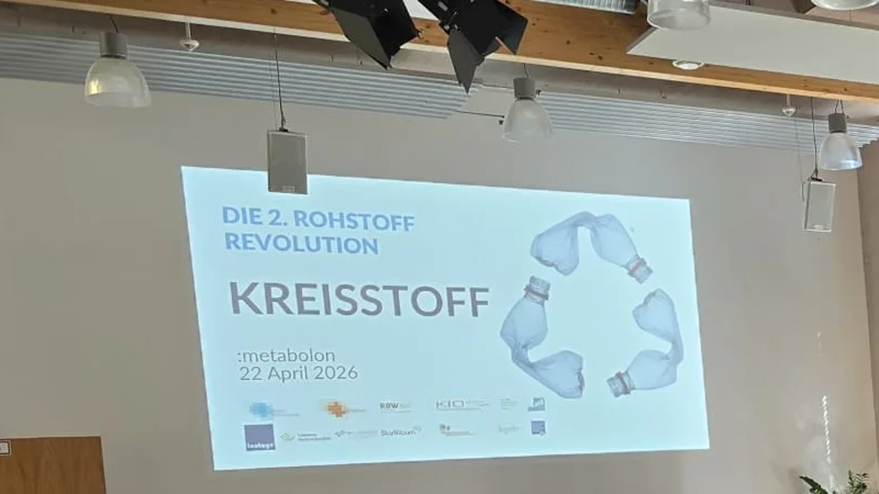 Projected Kreisstoff26 presentation screen in Lindlar